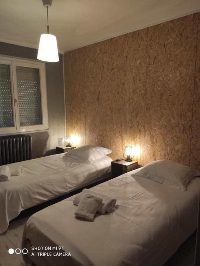 Bar Hotel Du Centre Montrevel-en-Bresse エクステリア 写真