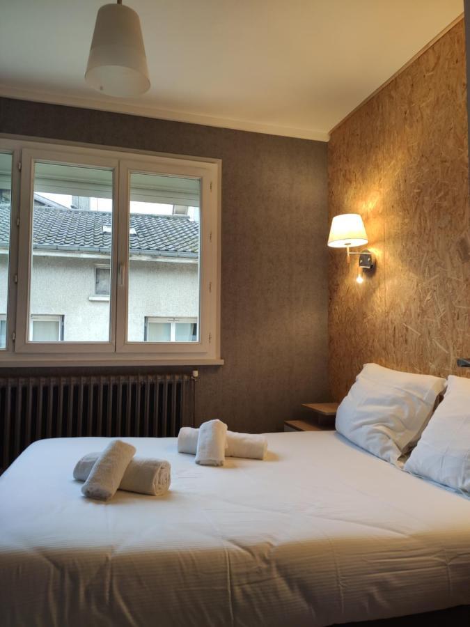 Bar Hotel Du Centre Montrevel-en-Bresse エクステリア 写真